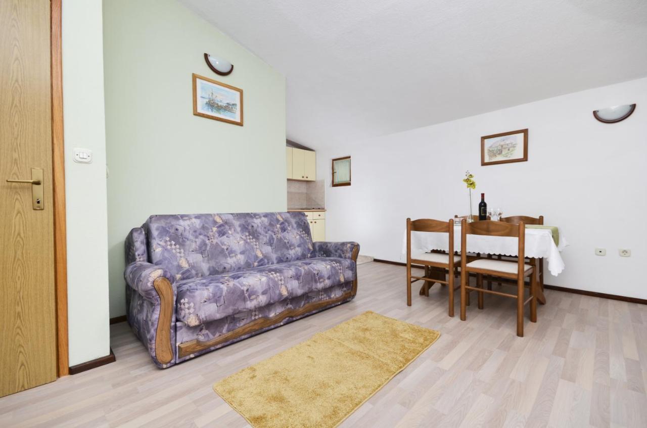 Family Friendly Apartments With A Swimming Pool Baska Voda, Makarska - 12442 Exterior foto