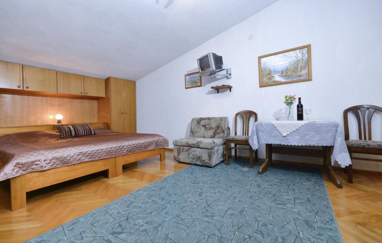 Family Friendly Apartments With A Swimming Pool Baska Voda, Makarska - 12442 Exterior foto