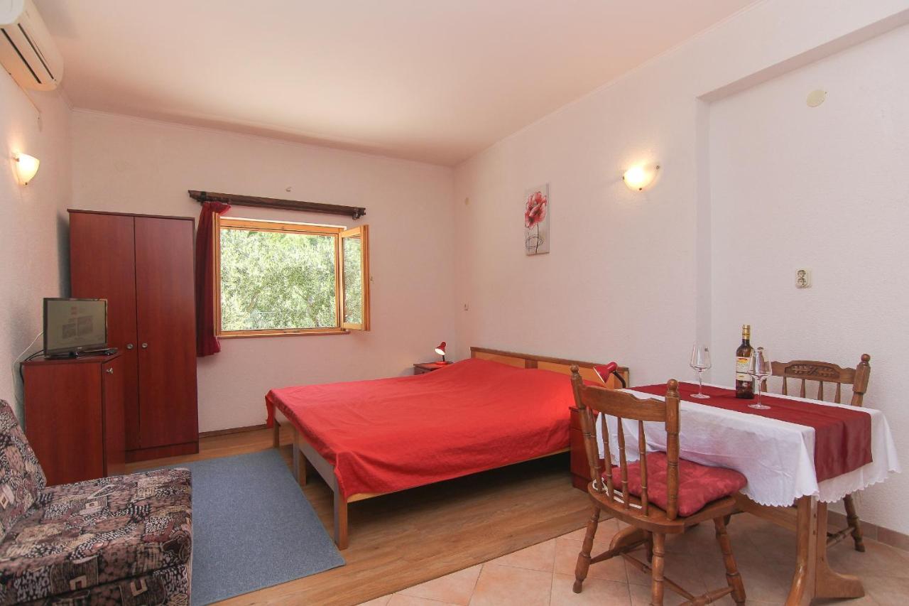 Family Friendly Apartments With A Swimming Pool Baska Voda, Makarska - 12442 Exterior foto