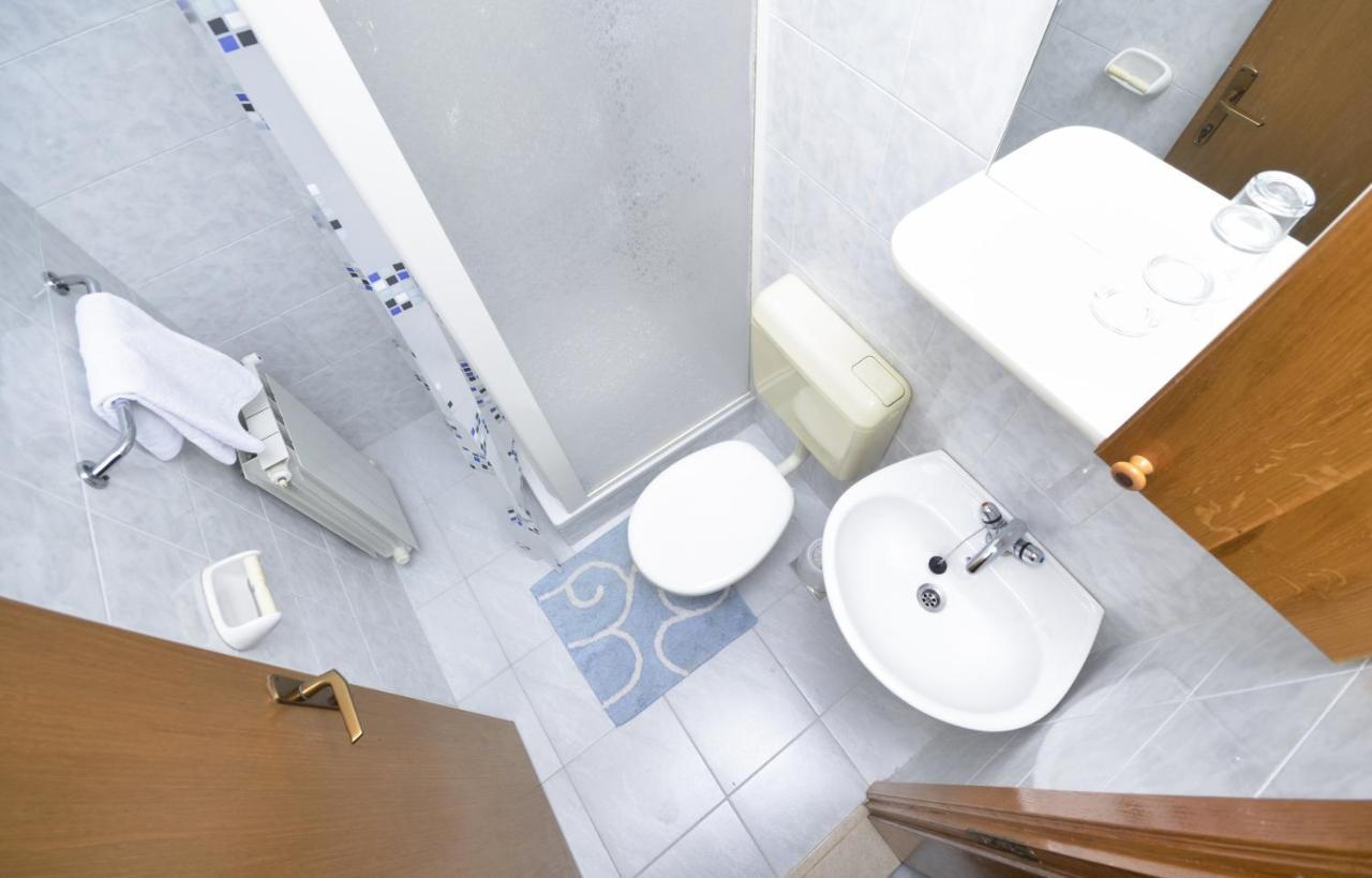 Family Friendly Apartments With A Swimming Pool Baska Voda, Makarska - 12442 Exterior foto